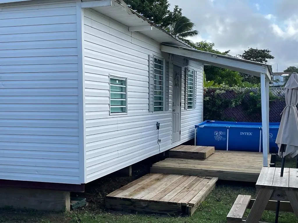Small, Private Beach House & Pool ベガ・バハ 0*,  プエルトリコ